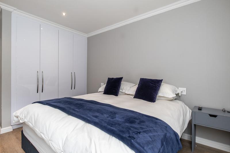 5 Bedroom Property for Sale in Constantia Western Cape